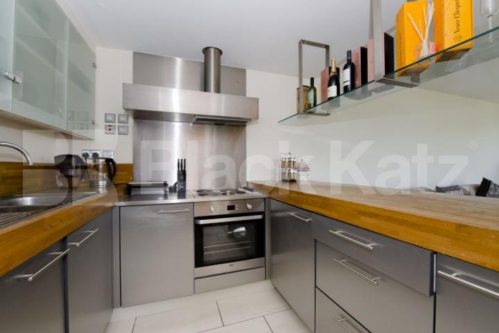 			CANALSIDE 2 BEDROOM APARTMENT, 2 Bedroom, 1 bath, 1 reception Apartment			 Ice Wharf, Kings Cross